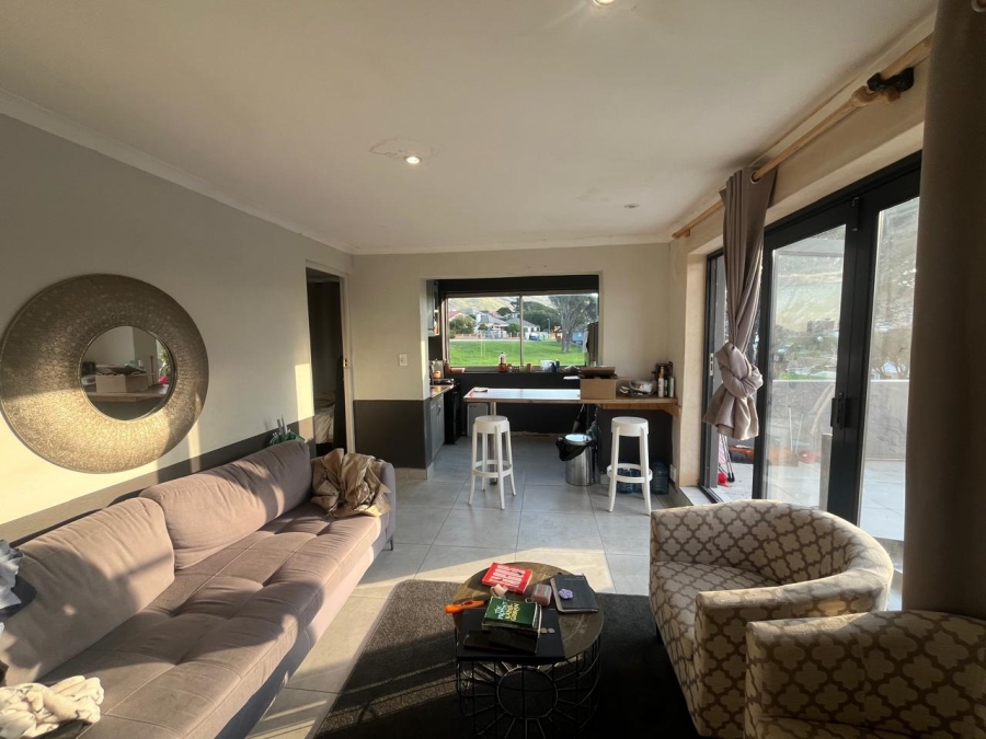 6 Bedroom Property for Sale in Vredehoek Western Cape